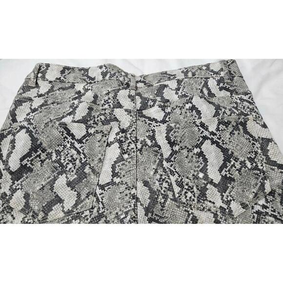 H&M Women's Snake Print Denim Jeans Pants Size 12 - Picture 3 of 10